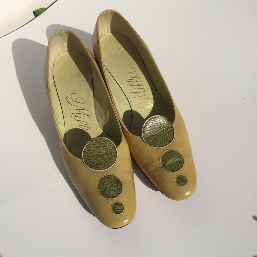 Vintage yellow green J Miller block rounded point heels shoes